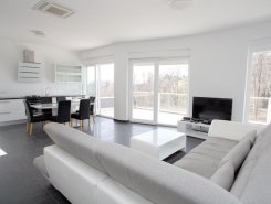 Un/furnished, modern, very bright, 2-bedroom penthouse (120m2) with a large terrace (60m2) and 2 parking spaces