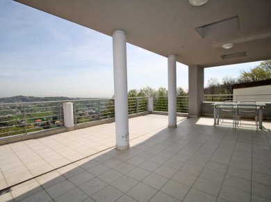 Furnished, 3-bedroom penthouse (105m2) with a great view from the terrace (55m2)
