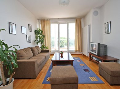 Furnished, 2-bedroom penthouse (85m2) with a terrace (30m2) and a parking space