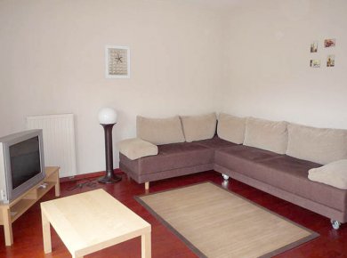 Furnished, spacious, 1-bedroom apt (80m2) with a garden, terrace and a garage