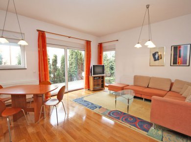 Furnished, 2-bedroom apt (70m2) with a garden (100m2), terrace and a parking space