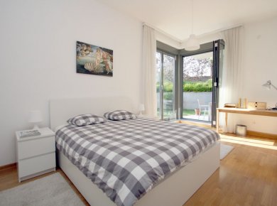 Unfurnished, very bright, 3-bedroom, ground floor apt (140m2) with a garden, terrace and double garage