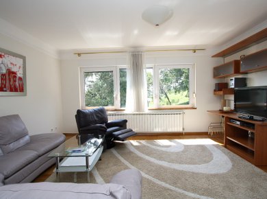 Furnished, 2-bedroom penthouse (100m2) with a garage and a terrace (45m2)