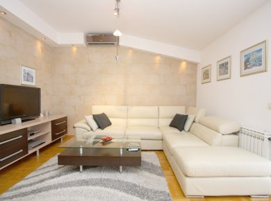 Furnished, 2-bedroom apartment (80m2) with a parking space, close to International School Knežija