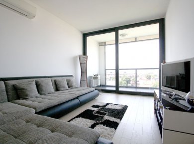 Un/furnished, 2-bedroom apt (70m2) with a balcony and a parking space