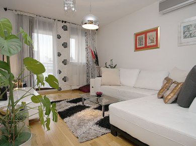 Furnished, modern, 1-bedroom apt (50m2) with a garage and a balcony
