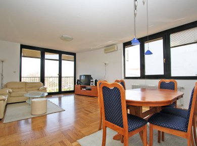 Furnished, 3-bedroom apartment (112m2) with a garage, parking space and a balcony