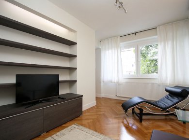 Newly refurbished and furnished, 2-bedroom apt (70m2) with a parking space