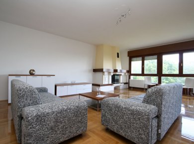 Un/furnished, 3-bedroom, ground floor apt (120m2) with a garden (300m2), terrace and a parking space