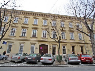 Refurbished, unfurnished, classic, 5-room office (150m2) in downtown