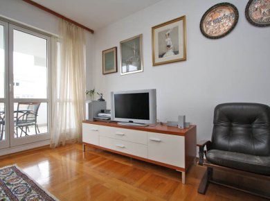 Furnished, 3-bedroom apt (115m2) with a garage and a balcony