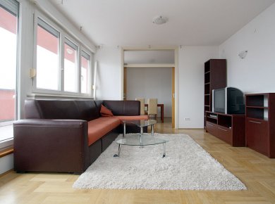 Bright and airy, furnished, 2-bedroom apt (95m2) with a terrace (35m2) and a garage