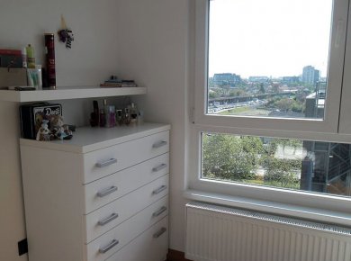 Furnished, 2-bedroom apt (60m2) with a parking space and a balcony