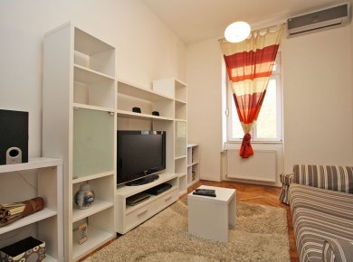 Furnished, 2-bedroom apt (70m2)