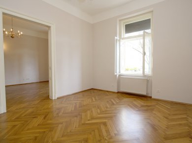 Refurbished, unfurnished, spacious, 2-bedroom apartment (100 m2)