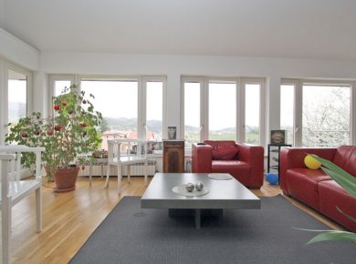Furnished, very bright, 3-bedroom apt (110m2) with a terrace and a parking space