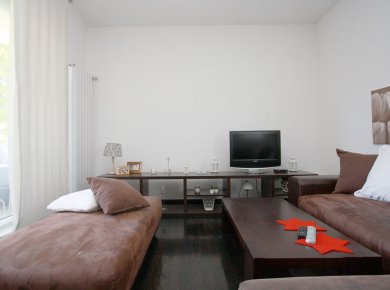 Furnished, 1-bedroom apt (60m2) with a parking space and a balcony