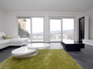 Furnished, 2-level, 4-bedroom apt (166m2) with a garden (150m2) and garage