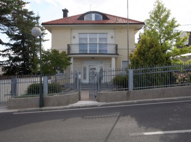 Un/furnished, 12-room villa (550m2), ex embassy