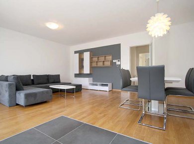 New, furnished, 2-bedroom apt (85m2) with a balcony and a parking space