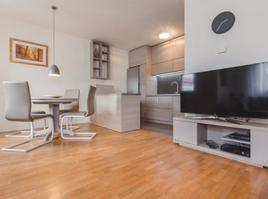 Furnished, 1-bedroom apt (55m2) with a parking space