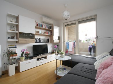 Furnished, 2-bedroom apt (80m2) with a garage