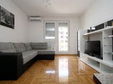 Furnished, 1-bedroom apartment (50m2) with a balcony and a parking space