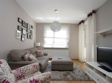 Furnished, 2-bedroom apartment (65m2) with a balcony and a parking space