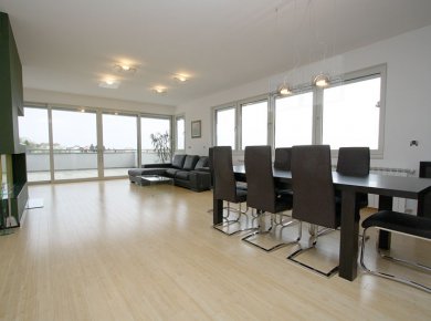 Furnished, 3-bedroom penthouse (130m2) with a terrace (40m2) and 2 parking spaces, close to International schools