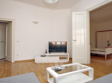 Un/furnished, spacious, 3-bedroom apt (160m2) with a view of Britanski Square