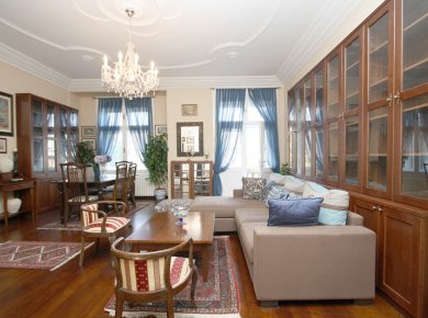 Luxurious, un/furnished, comfortable, 2-bedroom apt (160m2) in the heart of town