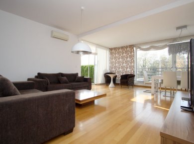 Un/furnished, modern, 3-bedroom apt (145m2) with a garden